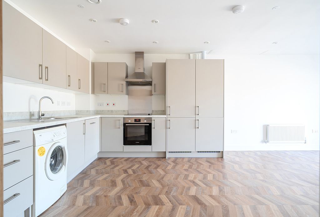 Property photo 2 of 11 Kitchen