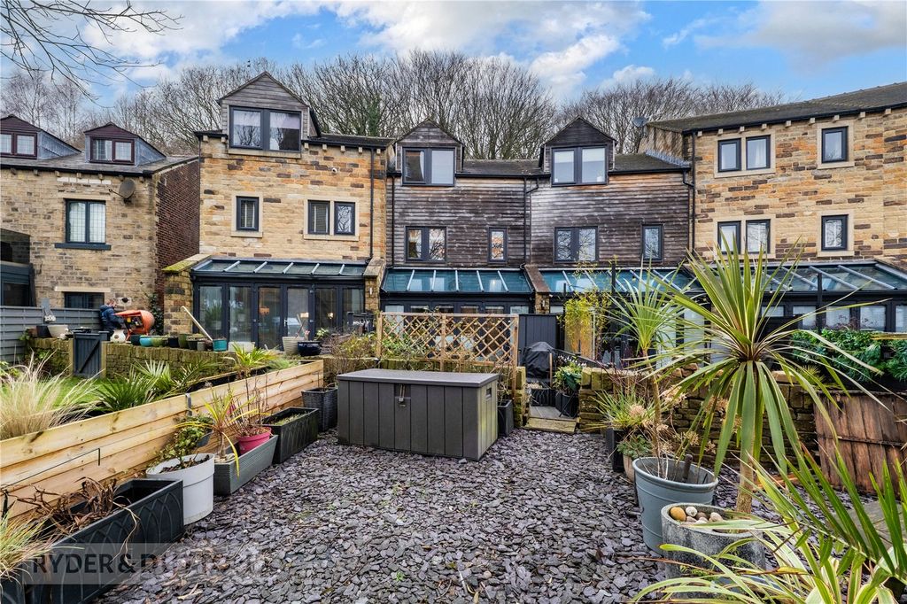 Property photo 1 of 25 External