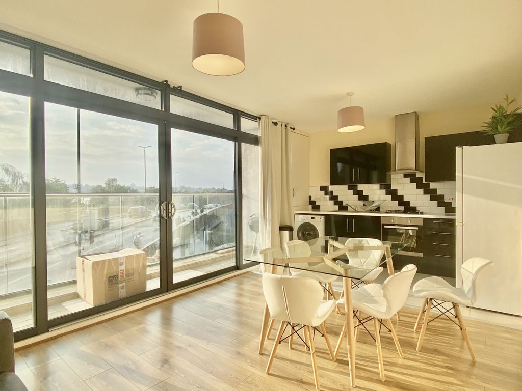 Property photo 1 of 12 Two Bed Flat For Rent In Wimbledon