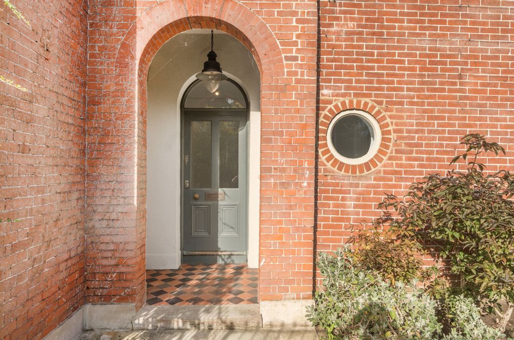 Property photo 3 of 43