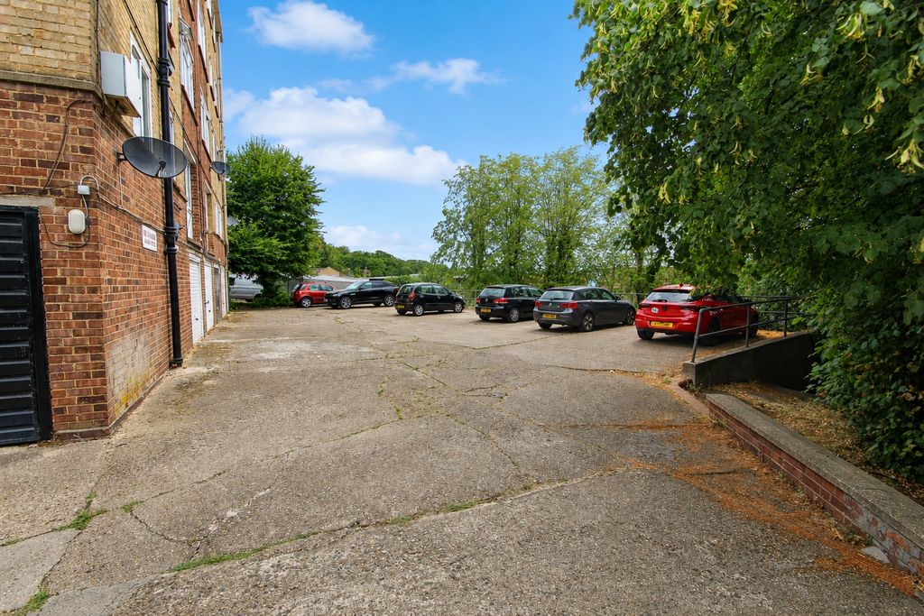 Property photo 2 of 2 Picture No. 05