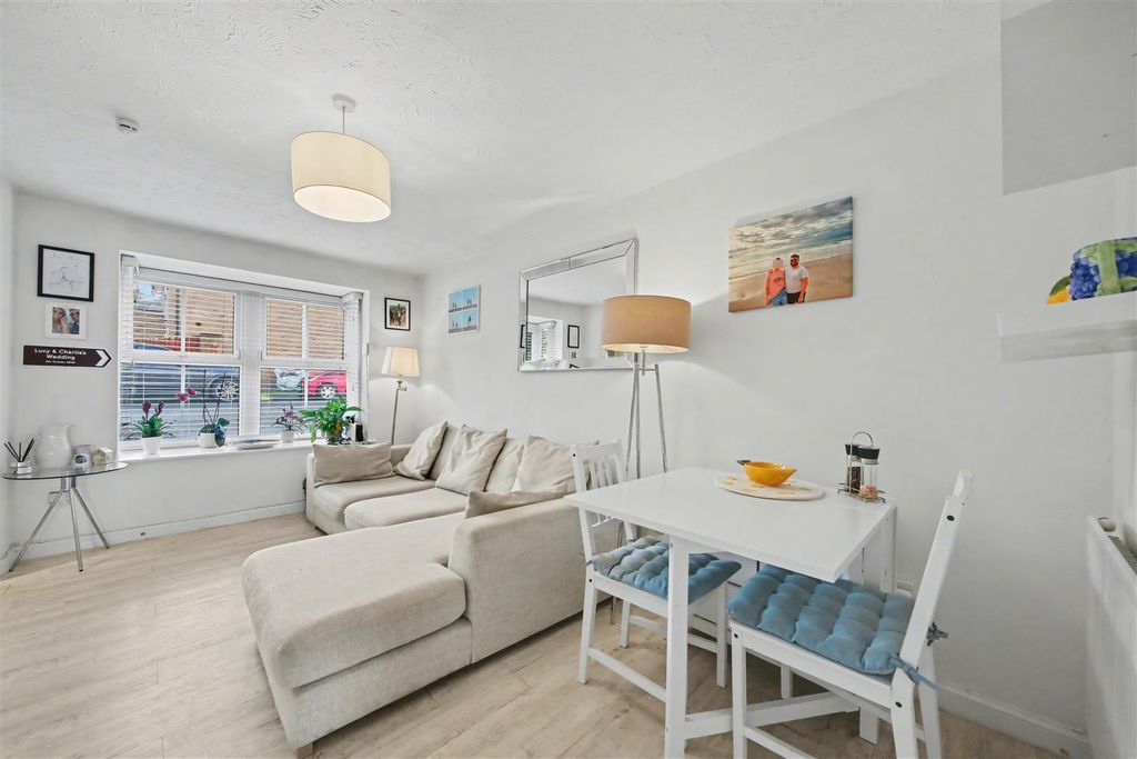 Property photo 2 of 10 Lounge Diner.Jpg