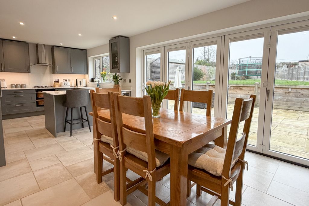 Property photo 2 of 21 2