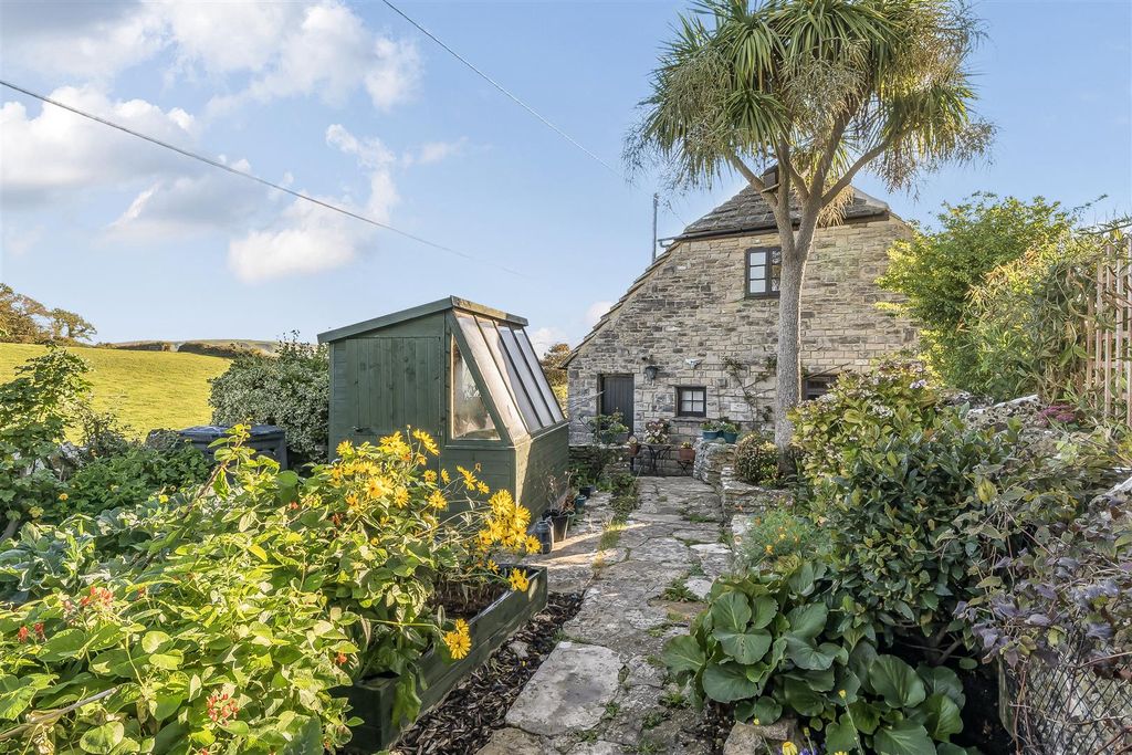 Property photo 2 of 31 1361125-8-68Da4F3F73A83.Jpg