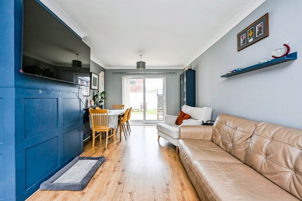 Property photo 3 of 18 Pbox-Img.Jpg