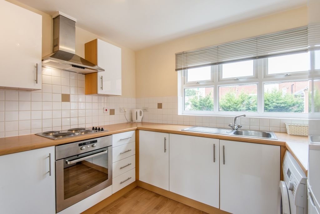 Property photo 2 of 6 Kitchen3