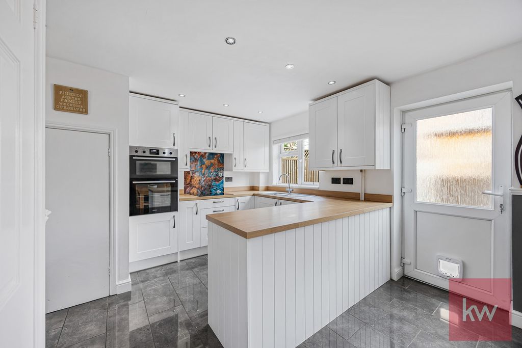 Property photo 3 of 26