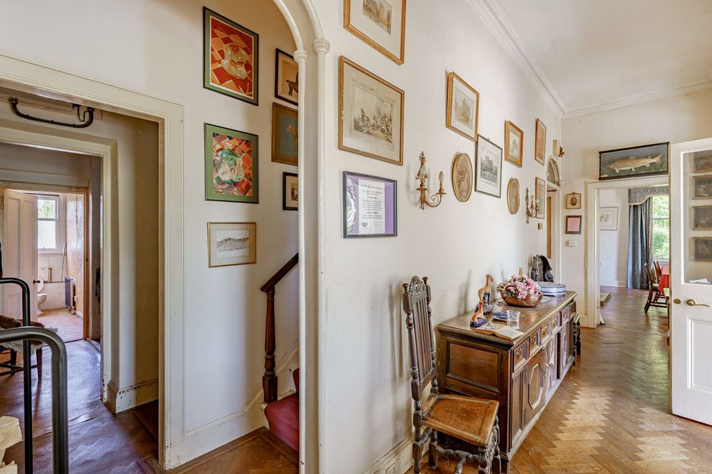 Property photo 3 of 22