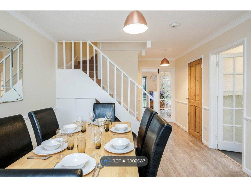 Property photo 1 of 32