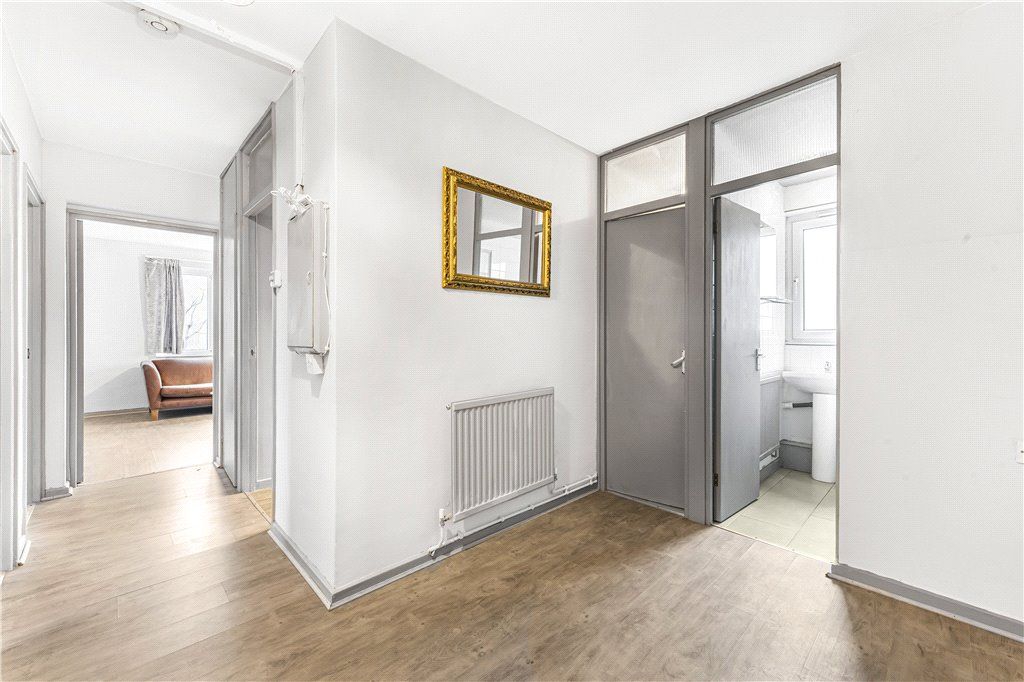 Property photo 3 of 10 Hallway