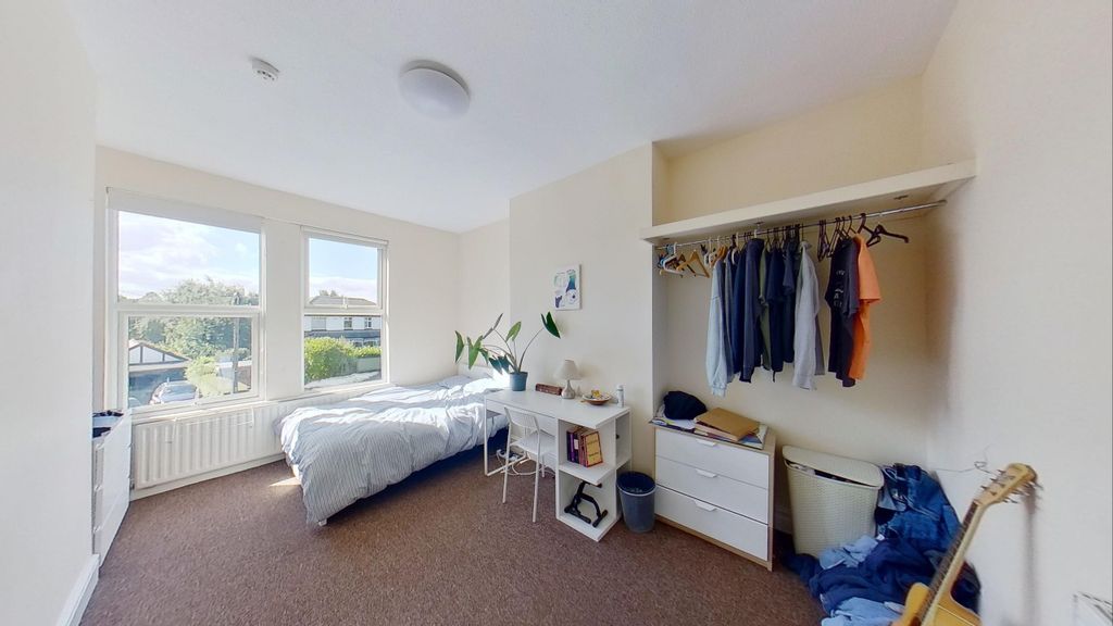 Property photo 1 of 14 Broomfield-Crescent-12082021150454.Jpg