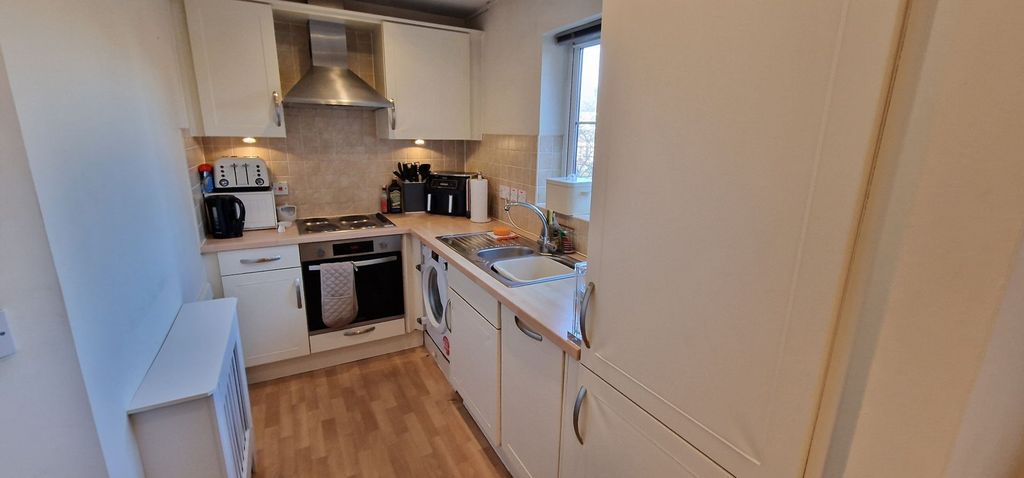 Property photo 3 of 7 Kitchen