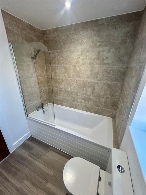 Property photo 3 of 17 Bath 2.Jpg