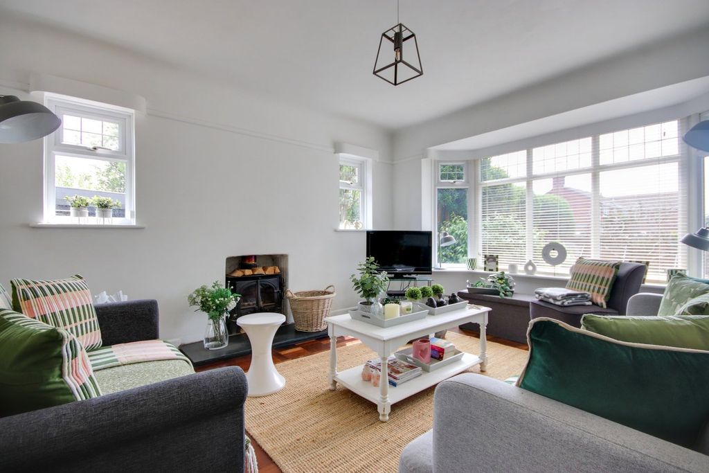 Property photo 2 of 20