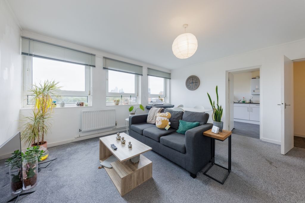 Property photo 1 of 8 Stangate F36 (09 ...