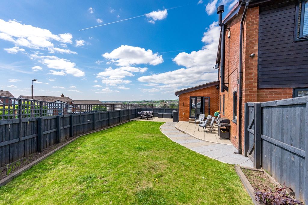 Property photo 2 of 30 4128293