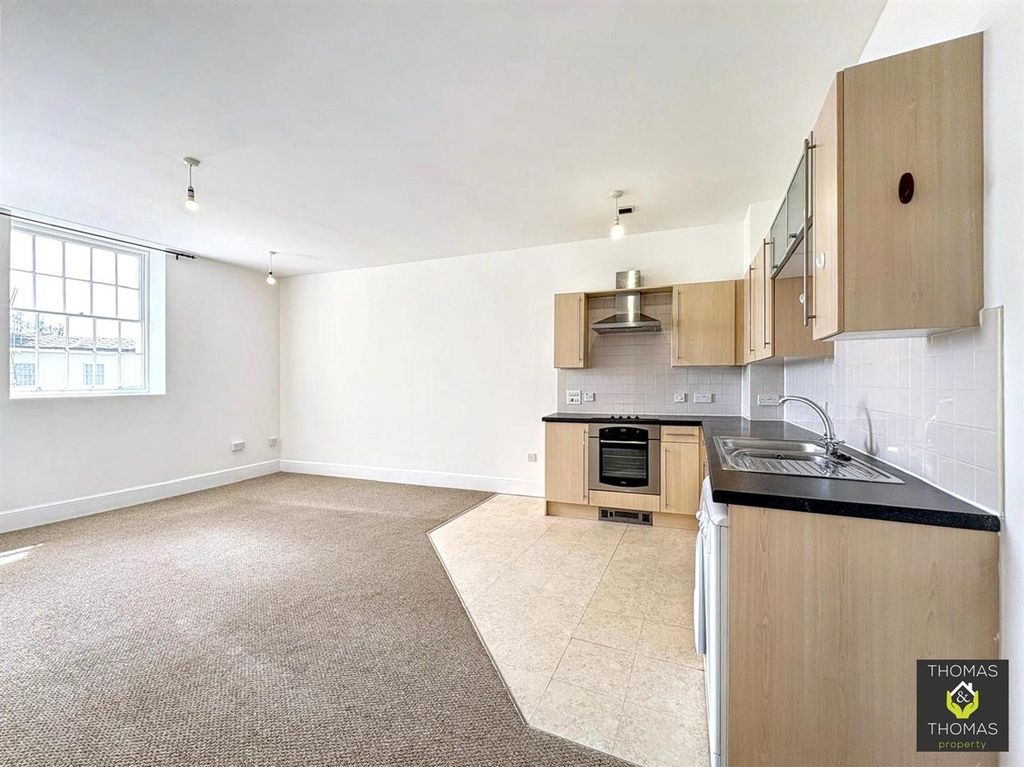 Property photo 2 of 13