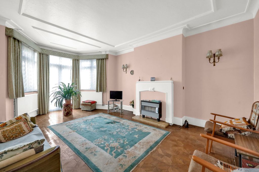 Property photo 3 of 11