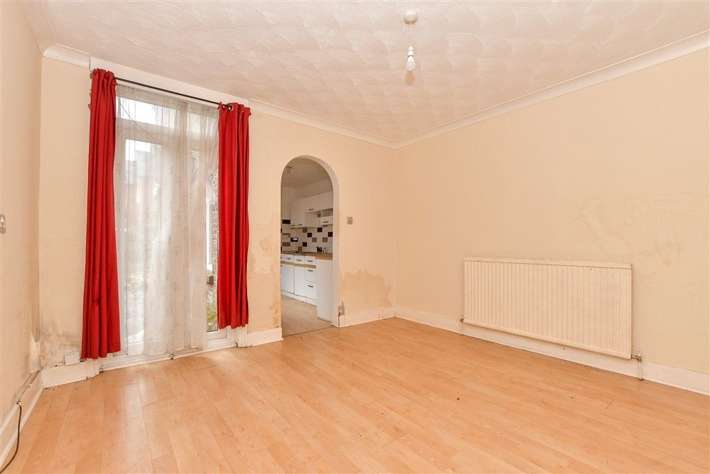 Property photo 3 of 10 Dining Room