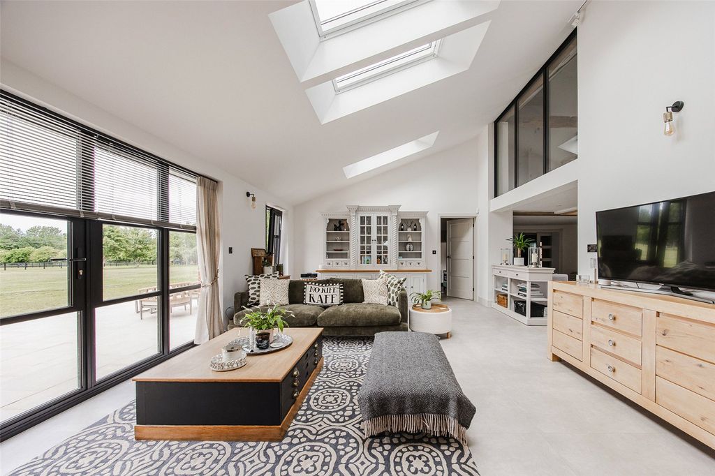 Property photo 2 of 21 Open Plan