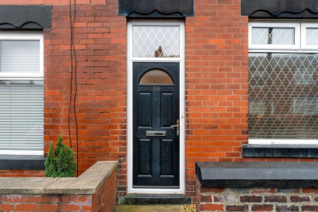 Property photo 2 of 19 Photograph 3