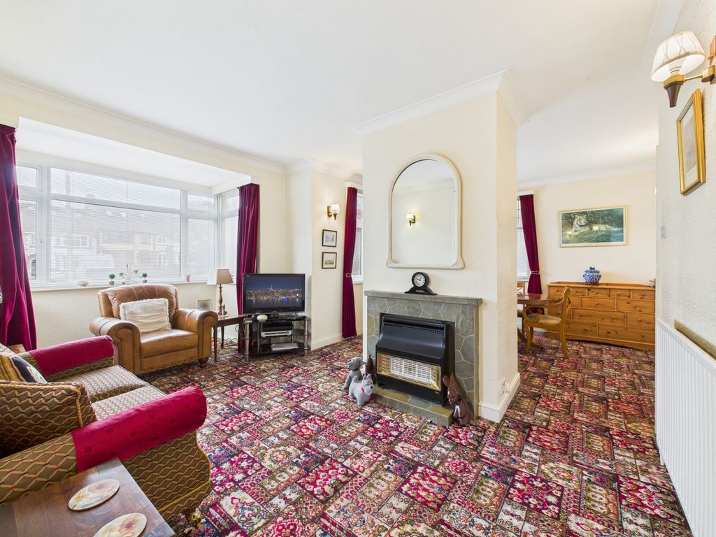 Property photo 2 of 13 Lounge