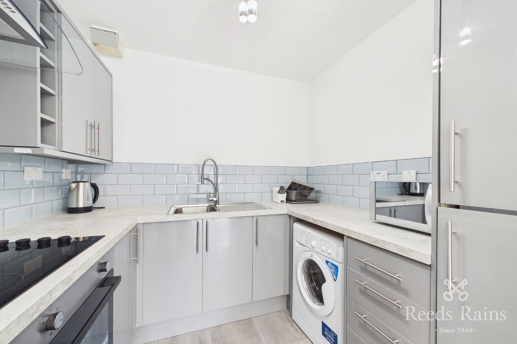 Property photo 3 of 11 Picture No. 16