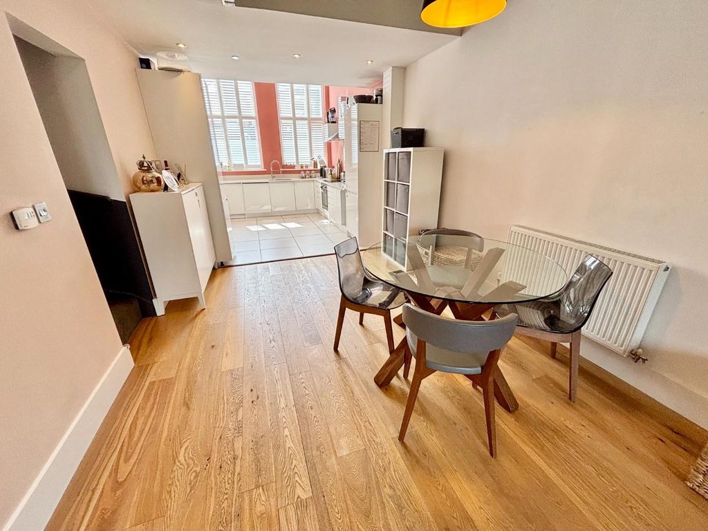 Property photo 3 of 20 Dining Area