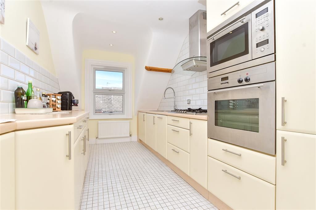Property photo 3 of 14 Kitchen