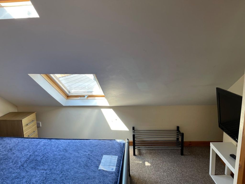 Property photo 3 of 5