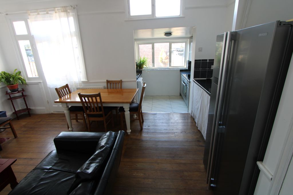 Property photo 2 of 30