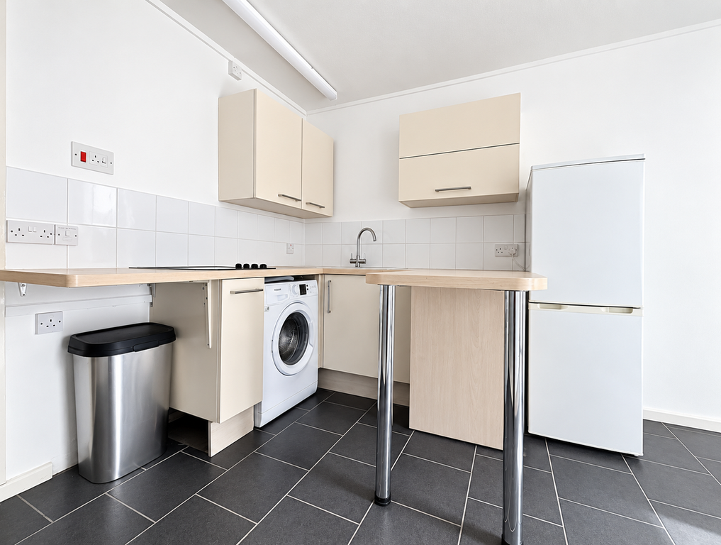 Property photo 3 of 7 Kitchen