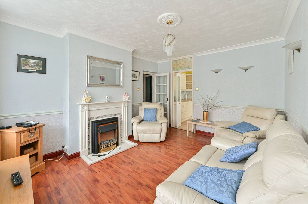 Property photo 2 of 11