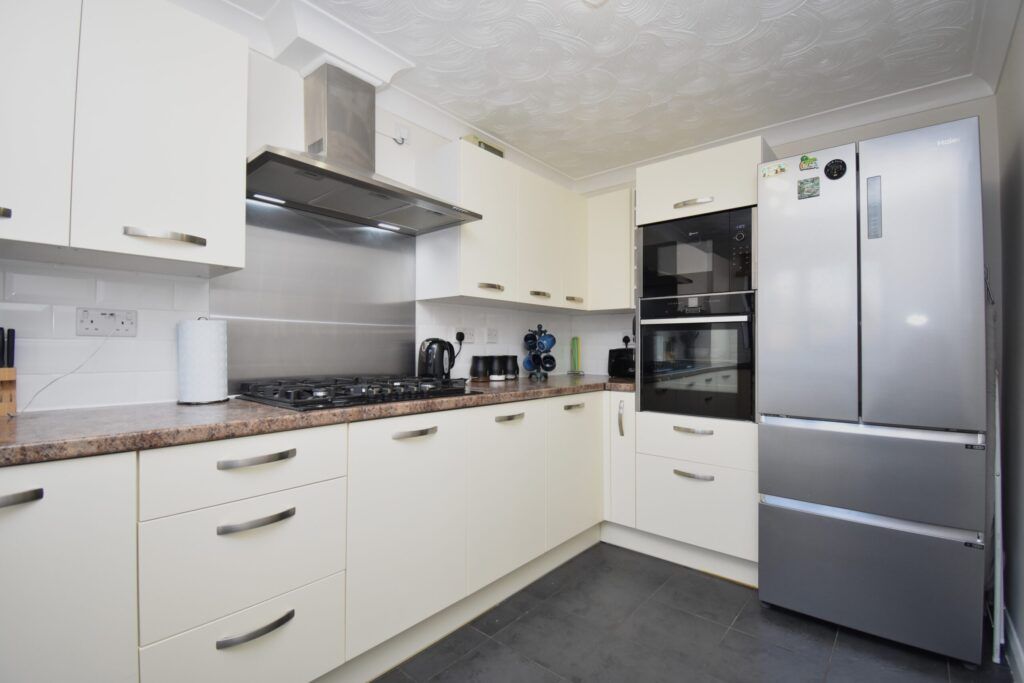 Property photo 3 of 27