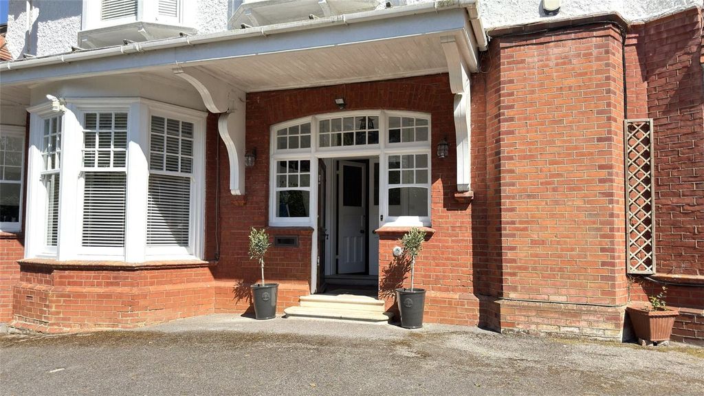 Property photo 2 of 18 Picture No. 17