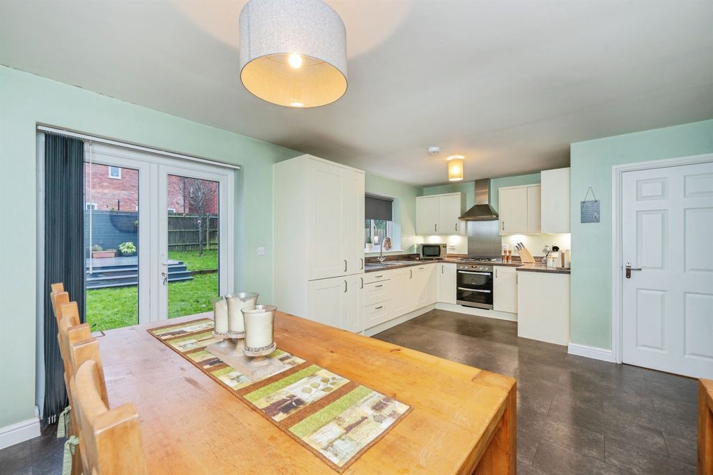 Property photo 3 of 24