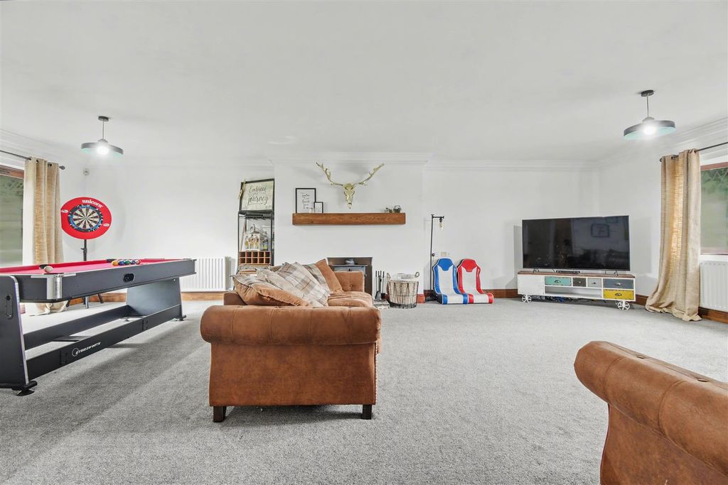 Property photo 3 of 36 Living/Games Room