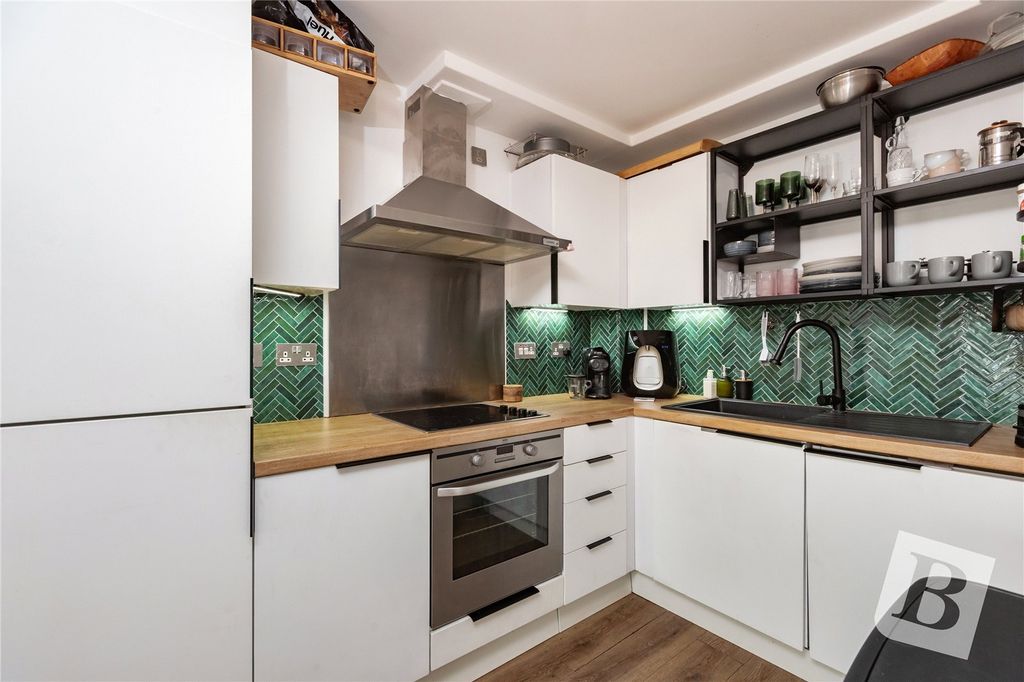 Property photo 3 of 14 Kitchen