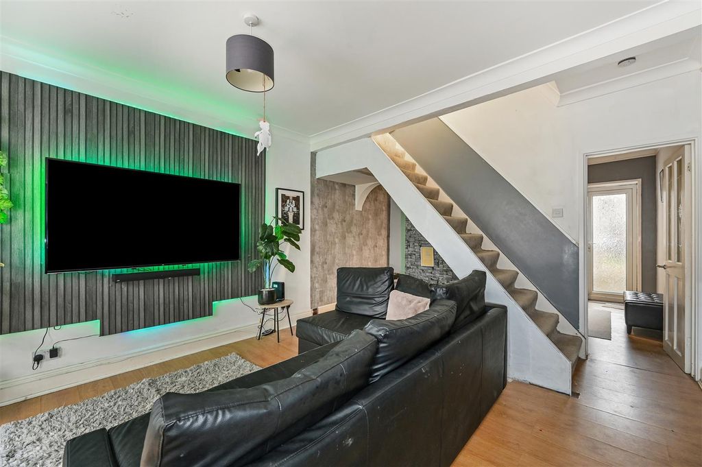 Property photo 2 of 30 Sitting Room