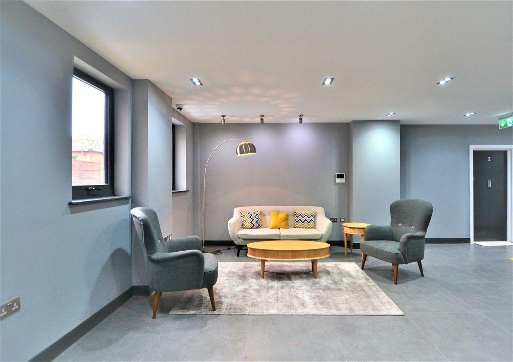 Property photo 1 of 2