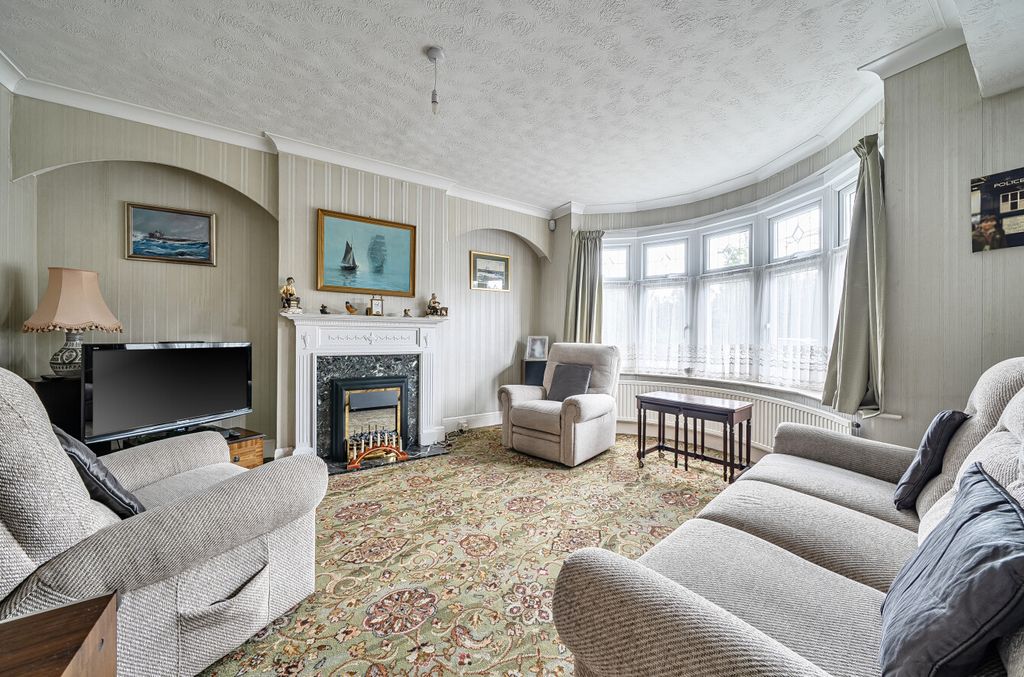 Property photo 2 of 14 Lounge1