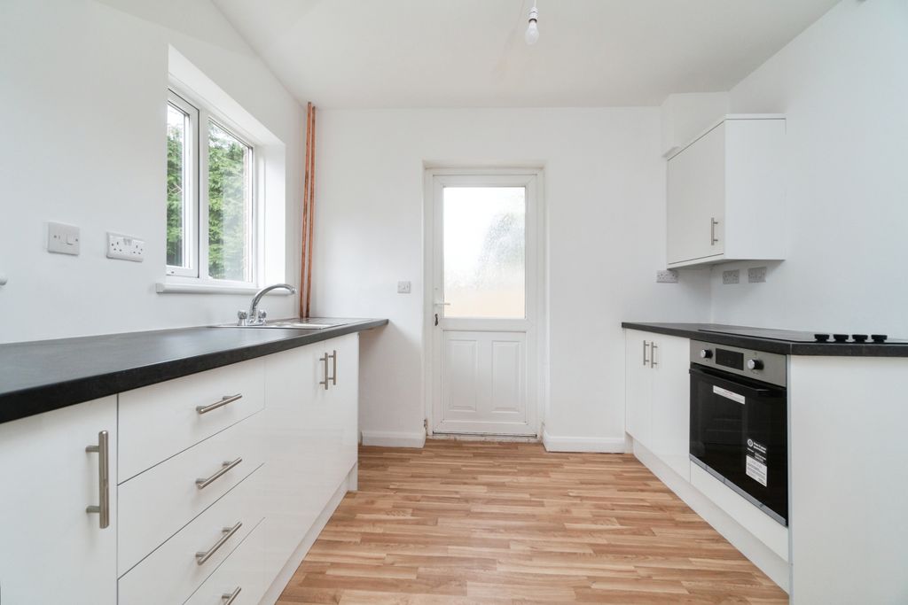 Property photo 3 of 15 Kitchen