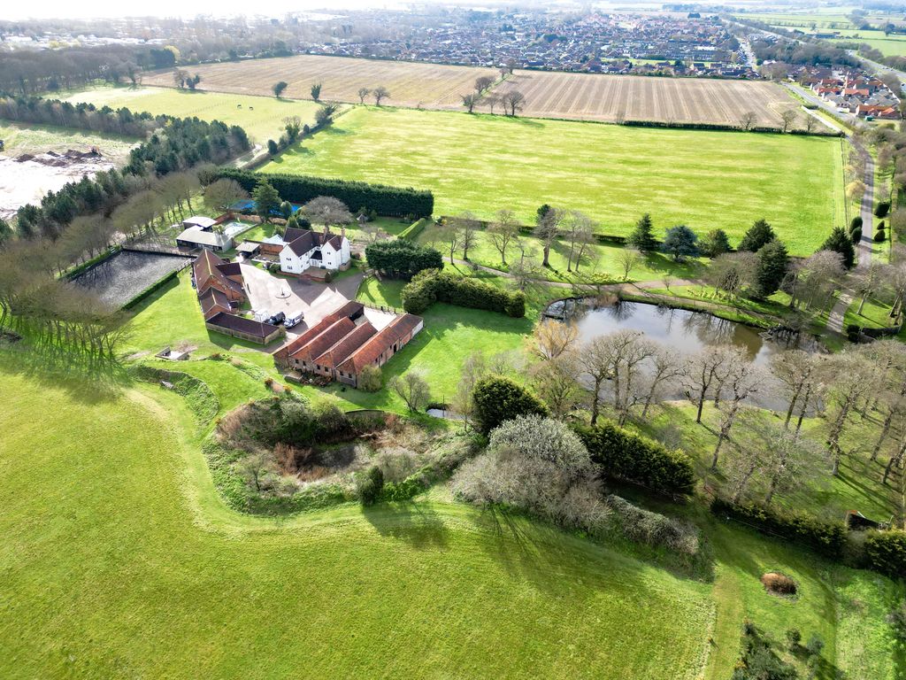 Property photo 2 of 36