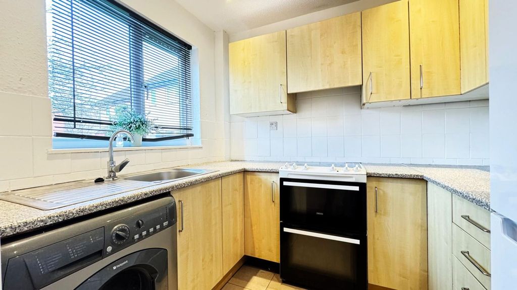 Property photo 2 of 12 Kitchen