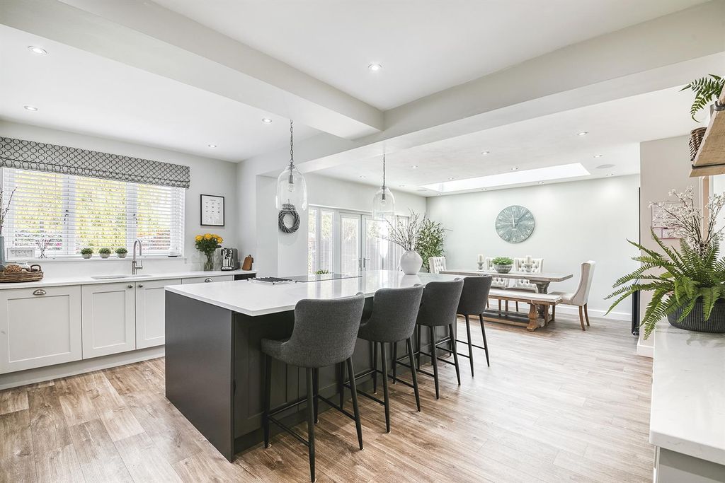 Property photo 2 of 42