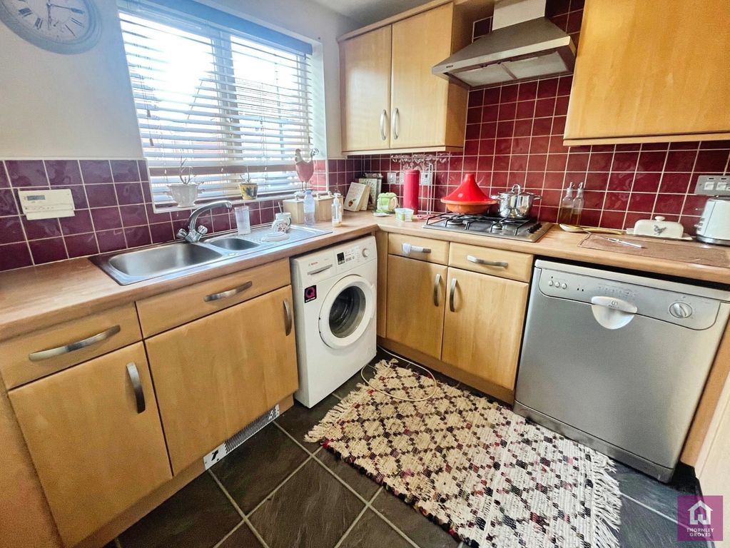 Property photo 3 of 12 Kitchen