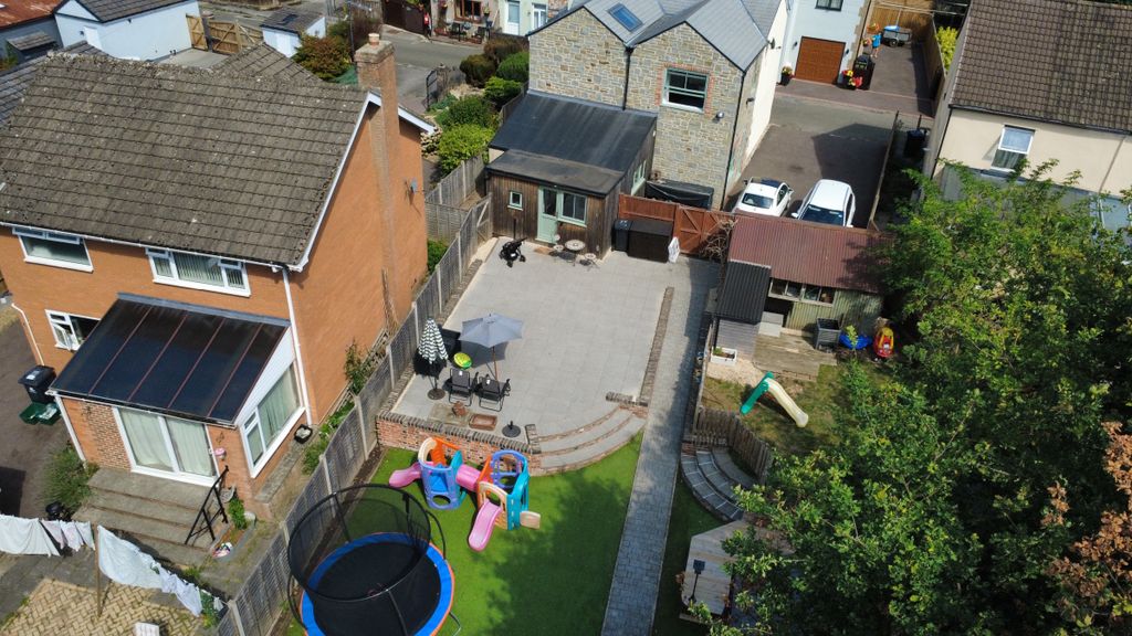 Property photo 2 of 23