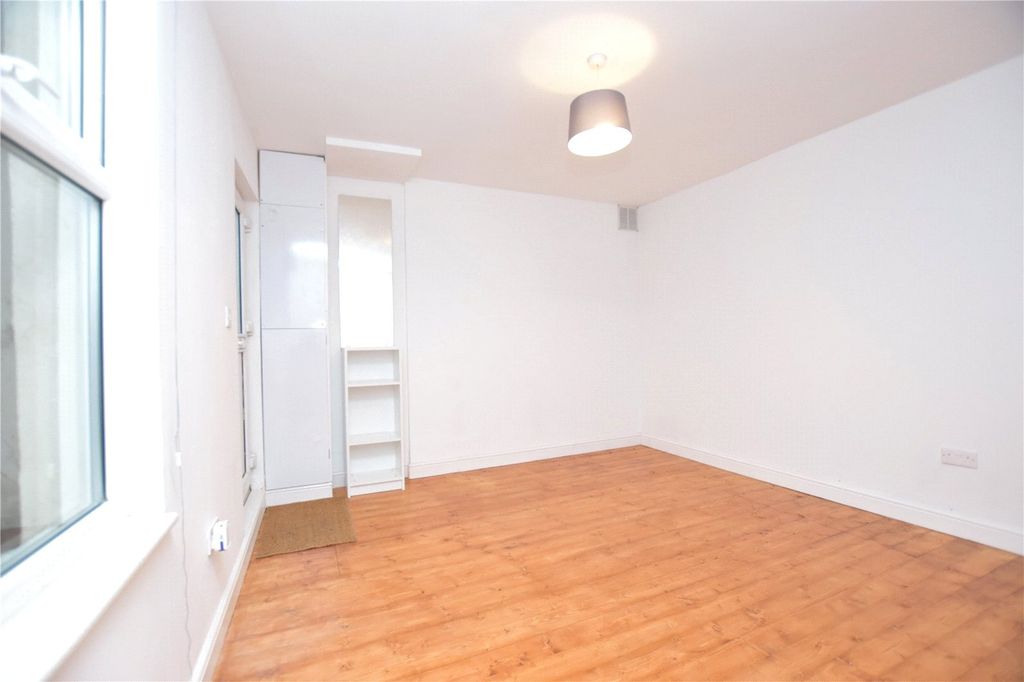 Property photo 3 of 9 Picture No. 09