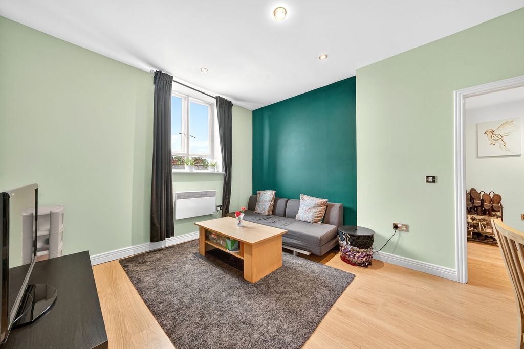 Property photo 1 of 17