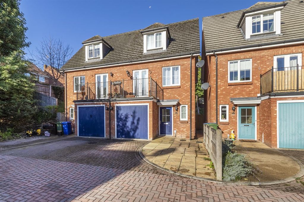 Property photo 2 of 34